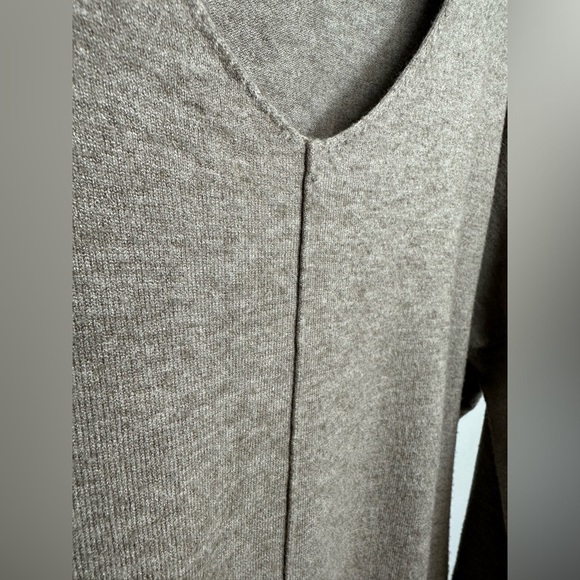 SOLD Dreamers Basic V-Neck Sweater Mocha Sz M/L - Picture 7 of 13